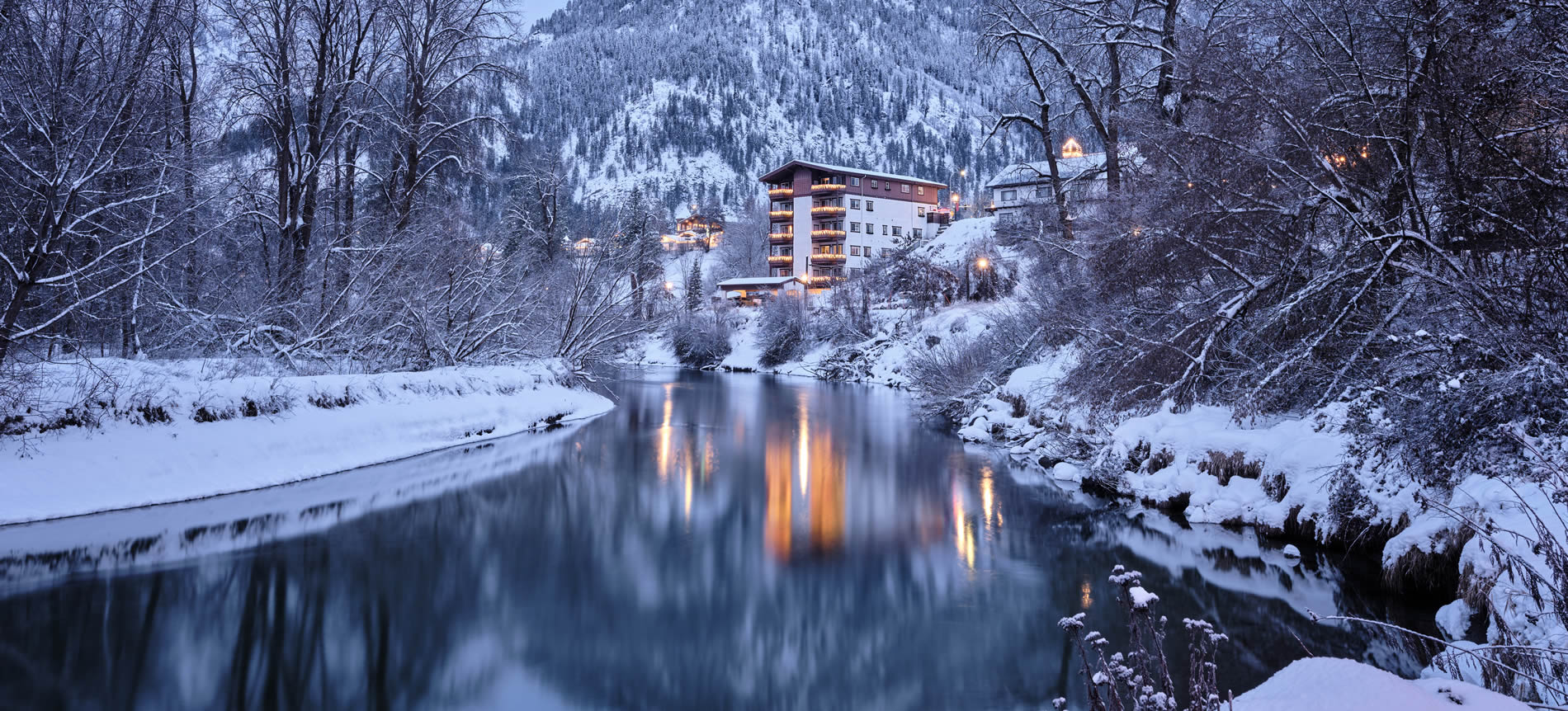 snowy leavenworth vacation rental on the river