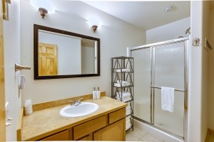 Garden Haus Cottage Bathroom