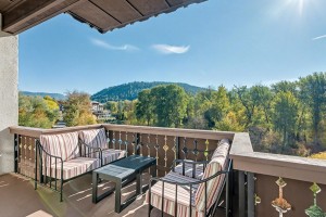 Wunderbar Condo Deck with View