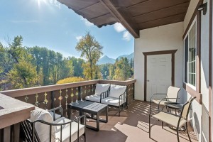 Wunderbar Condo Deck with View