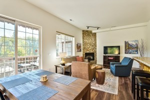 Living Room Wunderbar Condo